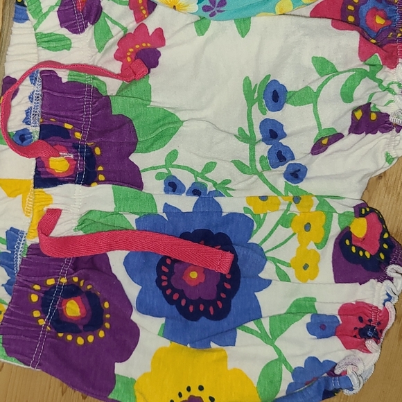 (4) Assorted sizes 3-6m Shorts - Picture 6 of 6